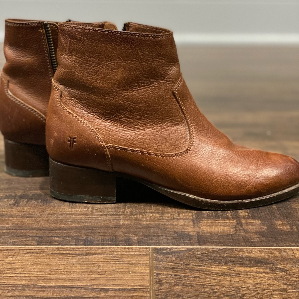 Ariat Chelsea boot size 6 in great condition - Picture 2 of 8